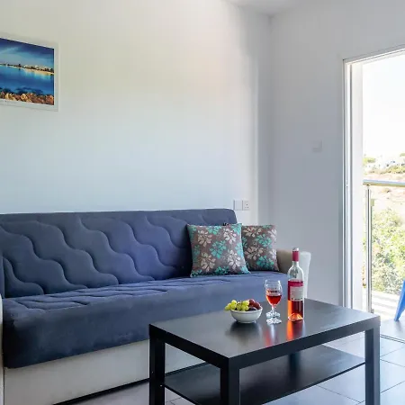Holiday Home With All The Essentials For Couples In The Sun All Yours *