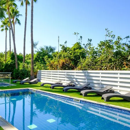 Holiday Home With All The Essentials For Couples In The Sun All Yours * Ayía Nápa